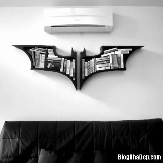 Kệ sách độc đáo cho fan của Batman