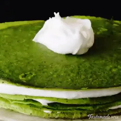 Bạn muốn thử làm crepe ngàn lớp vị matcha hình… vuông không?