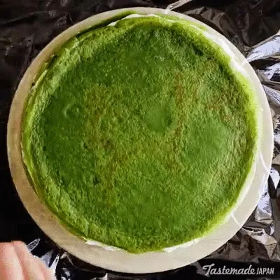 Bạn muốn thử làm crepe ngàn lớp vị matcha hình… vuông không?