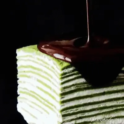 Bạn muốn thử làm crepe ngàn lớp vị matcha hình… vuông không?