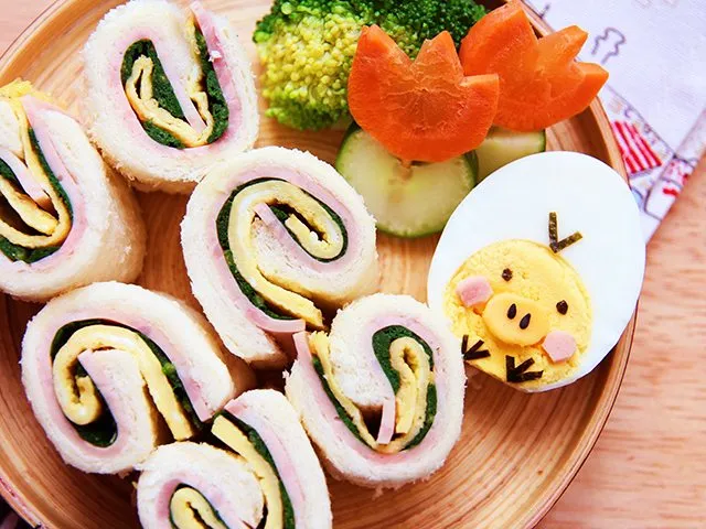 Bữa sáng nhanh gọn với bánh mì sandwich cuộn trứng