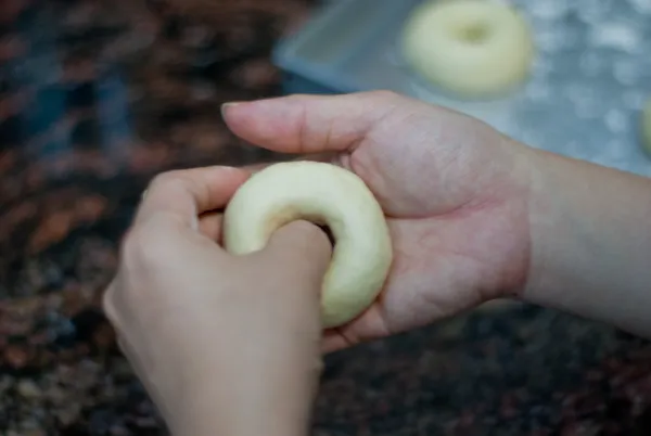 Cách làm bánh Donut dễ thương đón Noel