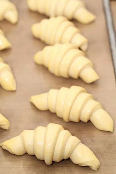 Cách làm bánh sừng bò (croissant) thơm ngon tại nhà