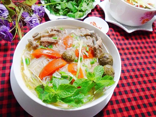 Cách làm bún sườn nấu sấu (bún sườn chua) đơn giản tại nhà