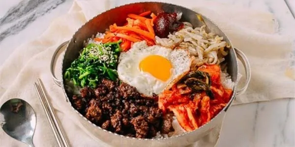 Cách làm cơm trộn Hàn Quốc – Bibimbap ngon như ngoài hàng