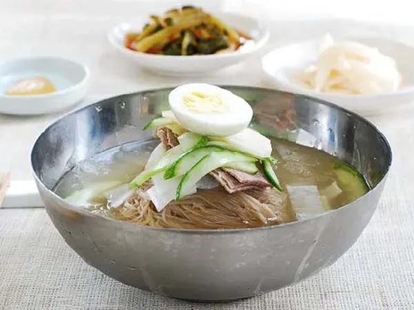 Cách làm mì lạnh Hàn Quốc (Naengmyeon) ngay tại nhà cực đơn giản