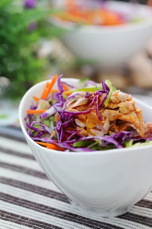 Cách làm salad cá ngừ trộn nhanh cho bữa trưa đủ chất