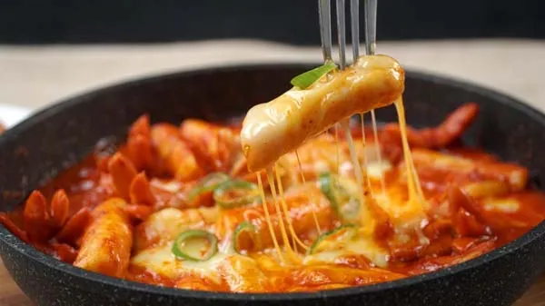 Cách làm Tokbokki chuẩn vị Hàn Quốc đơn giản tại nhà