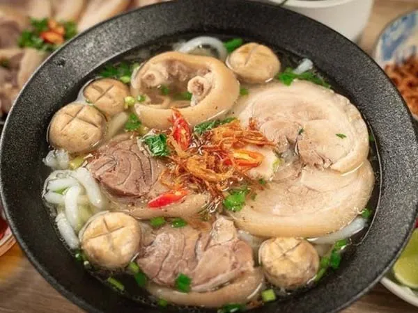 Cách nấu bánh canh giò heo ngon ngọt, đậm vị