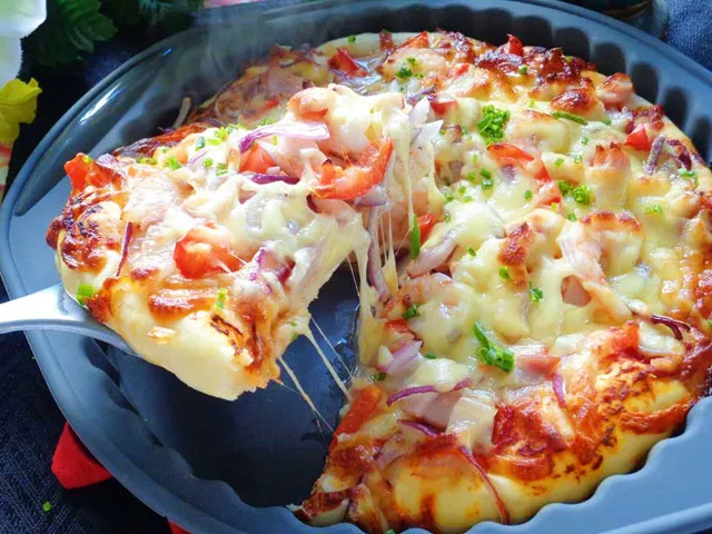 Cách tự làm Pizza tôm ngon ai cũng mê