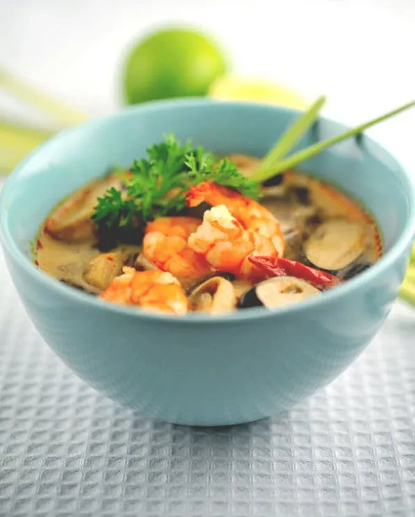 Canh nấm Tom Yum chua cay