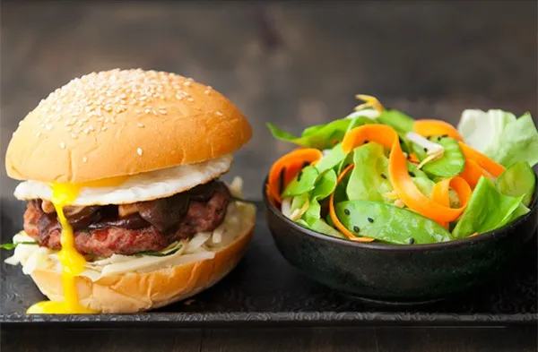 Hamburger thịt heo nướng kiểu mới ngon khó cưỡng