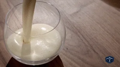 Học cách pha cocktail trứng eggnog đúng chuẩn Giáng sinh