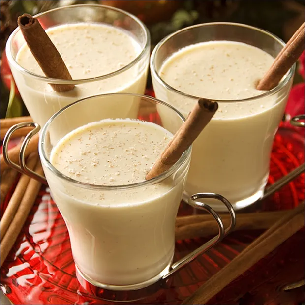 Học cách pha cocktail trứng eggnog đúng chuẩn Giáng sinh