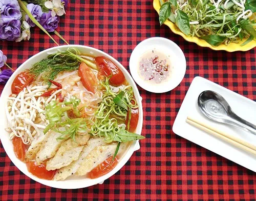 Lạ miệng với bún chả cá thu thơm ngon