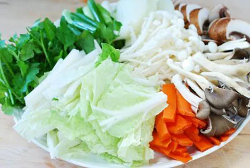 Lẩu bò kiểu Hàn nóng hổi vừa ăn vừa thổi