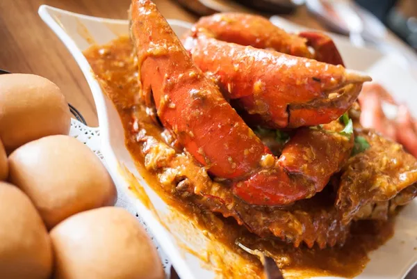 Xem cách làm chilli crab ngon “thần sầu” của Singapore